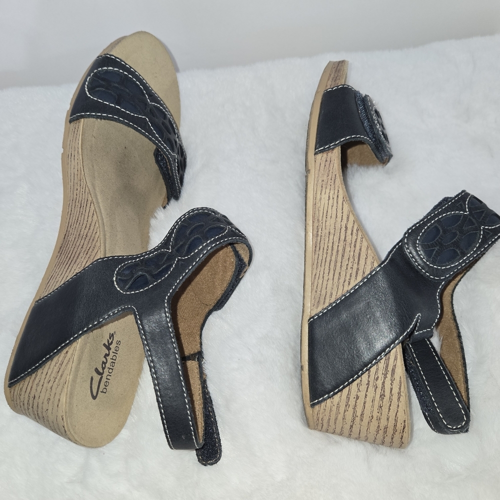 Clarks Bendables Wedge Sandals – Navy Leather Cutout Detail Comfort Size 8 - Picture 4 of 9